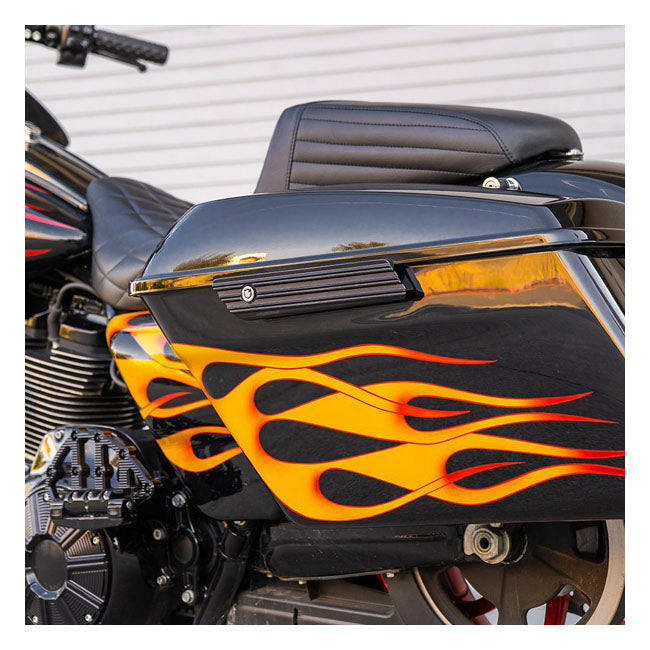 Arlen Ness 10 Gauge zadeltasvergrendelingafdekkingen voor Harley