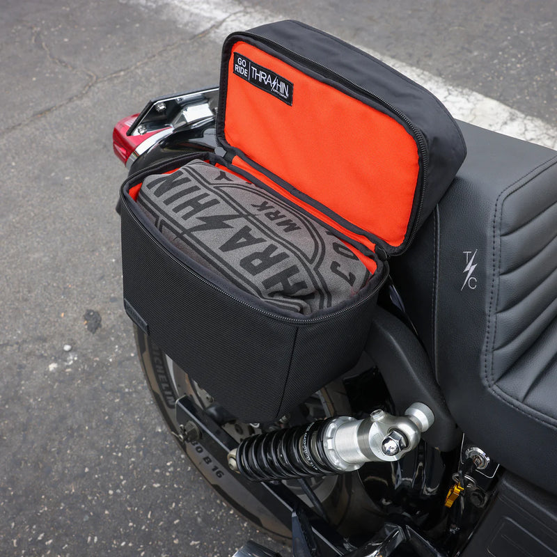 Thrashin Supply Essential Base 10L Throw-Over motorfiets zadeltas set