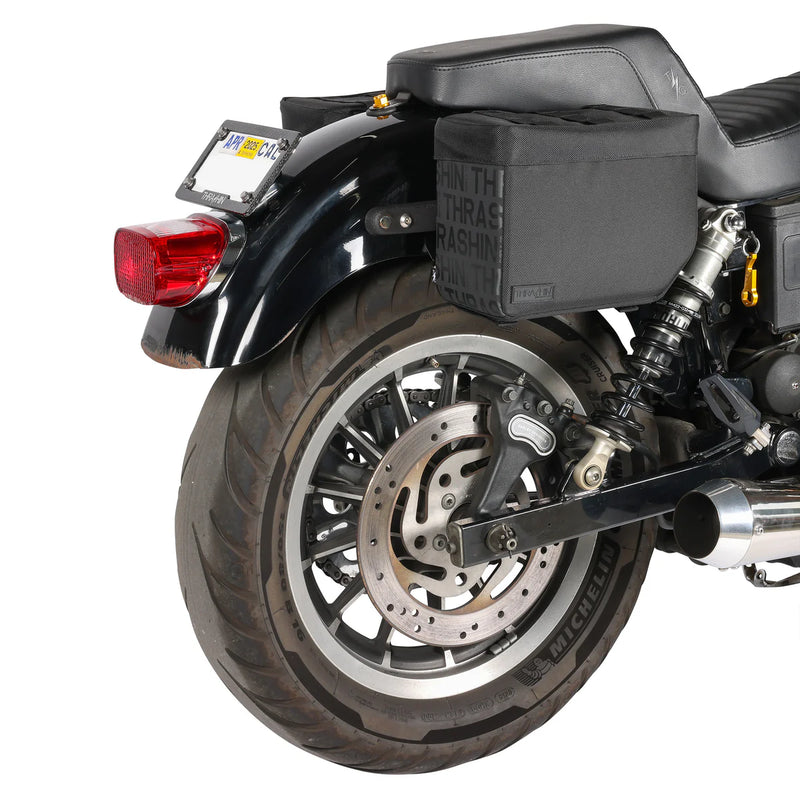 Thrashin Supply Essential Base 10L Throw-Over motorfiets zadeltas set