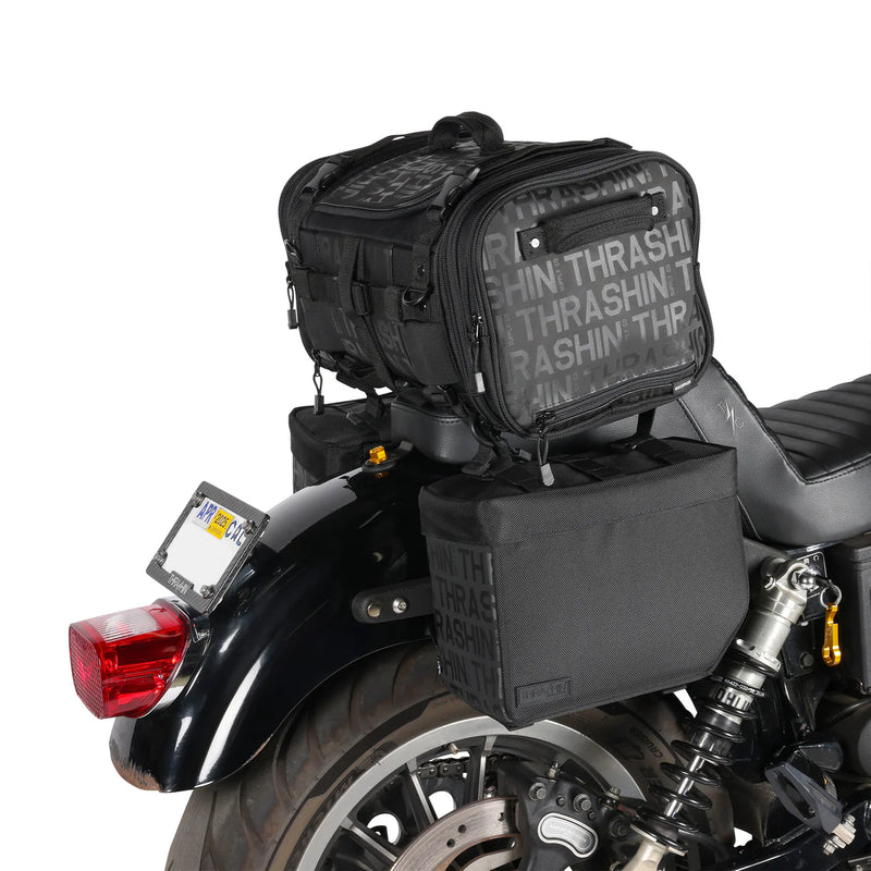 Thrashin Supply Essential Base 10L Throw-Over motorfiets zadeltas set