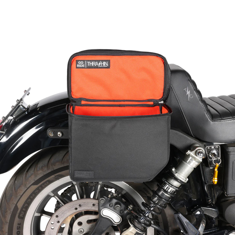 Thrashin Supply Essential Base 10L Throw-Over motorfiets zadeltas set