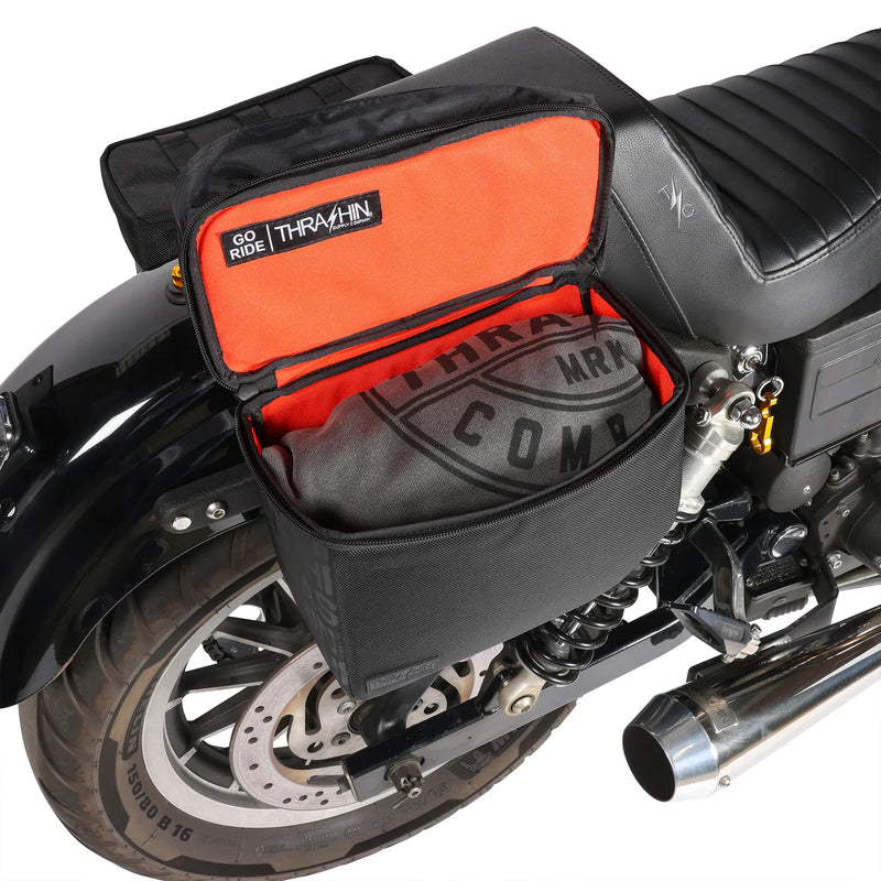 Thrashin Supply Essential Base 10L Throw-Over motorfiets zadeltas set