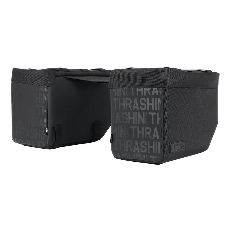 Thrashin Supply Essential Base 10L Throw-Over motorfiets zadeltas set